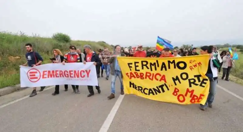 MANIFESTAZIONE CONTRO LA FABBRICA DI BOMBE RWN A DOMUSNOVAS    