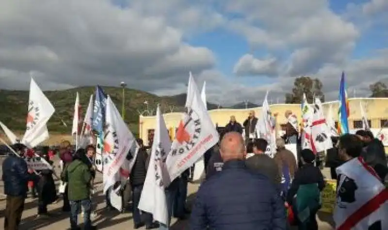 MANIFESTAZIONE CONTRO LA FABBRICA DI BOMBE RWN A DOMUSNOVAS   