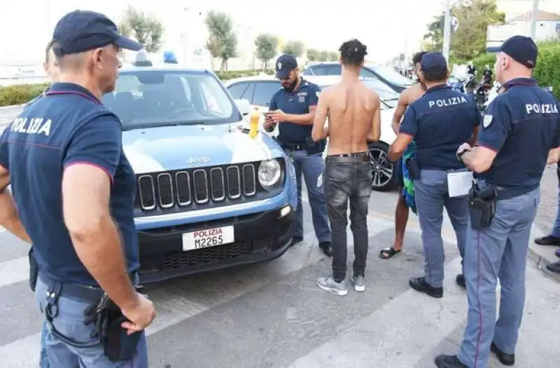 perquisizioni a miramare rimini