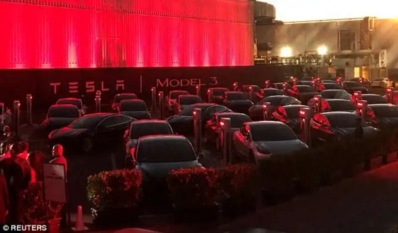 presentazione tesla model 3