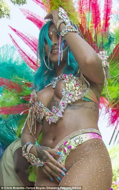 rihanna al crop over festival