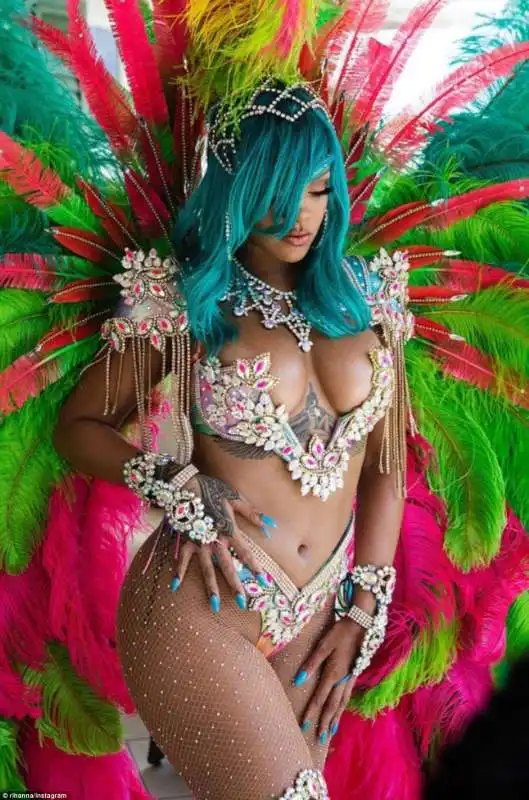 rihanna al crop over festival copia 7