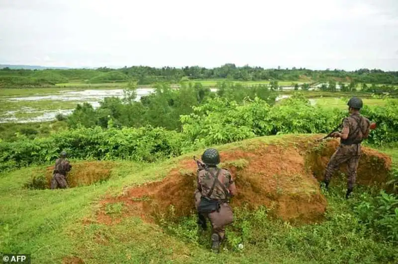 rohingya provano a passare il confine con il bangladesh