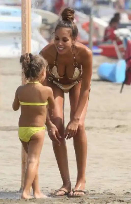 RUBY KARIMA EL MAROUGH A FORTE DEI MARMI CON LA FIGLIA