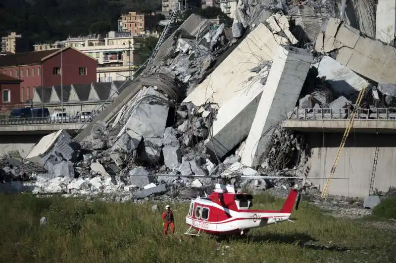 CROLLO DEL PONTE MORANDI A GENOVA