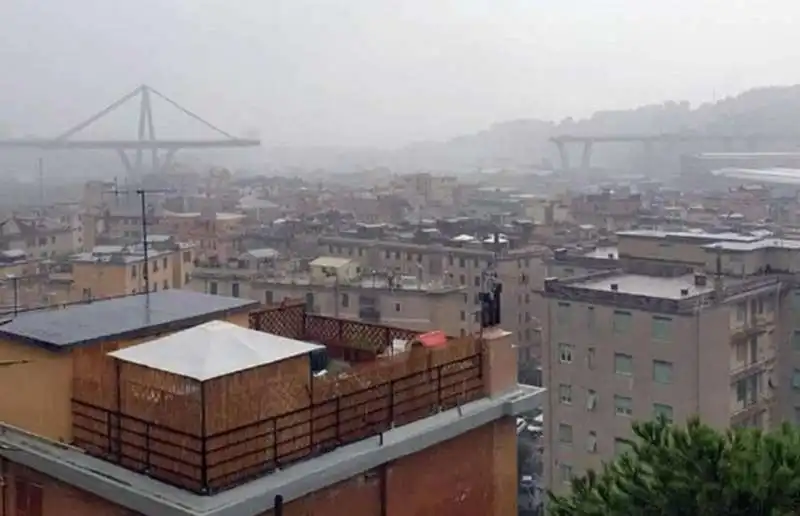 crollo ponte morandi genova 15