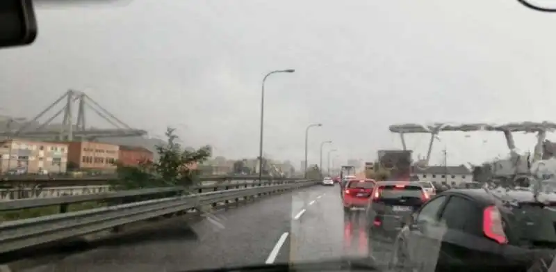 crollo ponte morandi genova 18