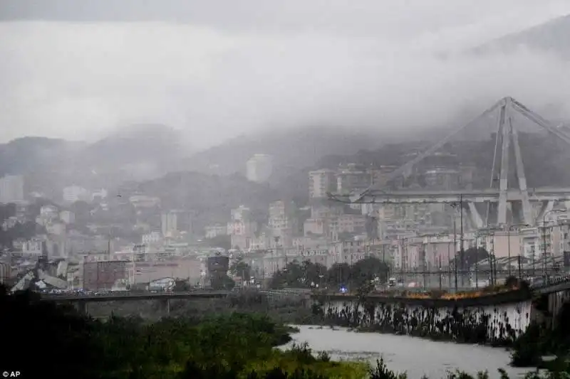 crollo ponte morandi genova 25