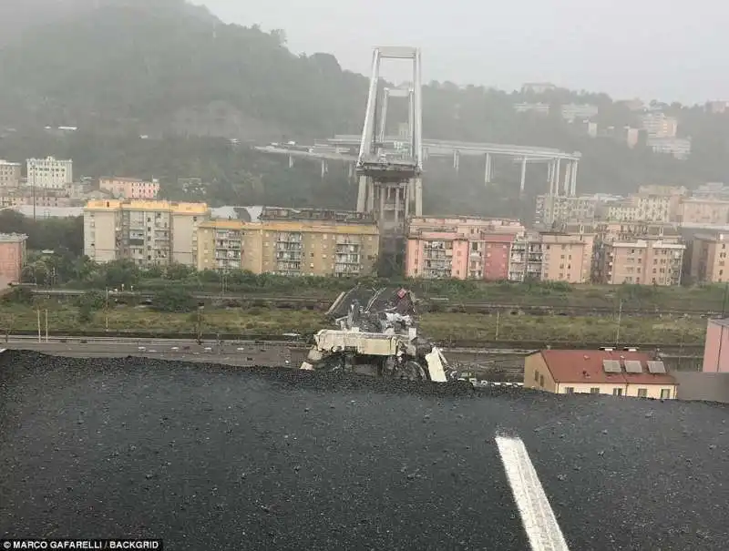 crollo ponte morandi genova 30