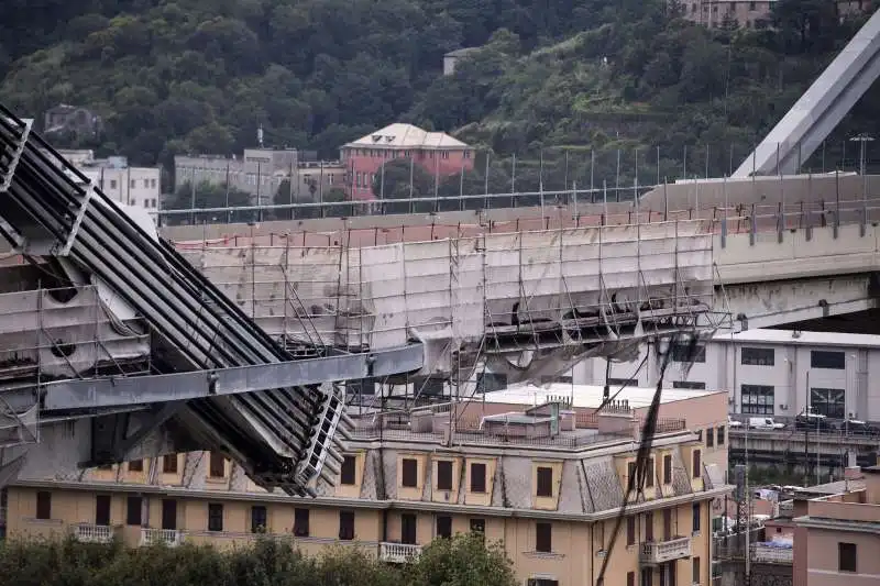 crollo ponte morandi genova foto lapresse 1