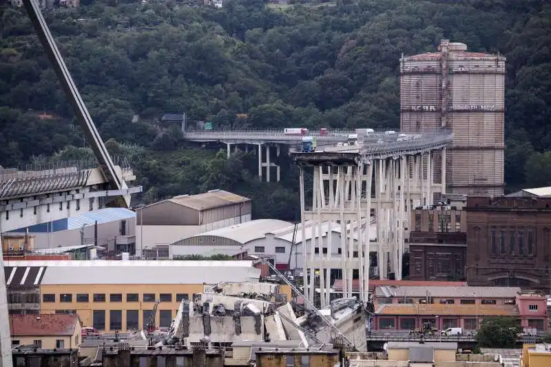 crollo ponte morandi genova foto lapresse