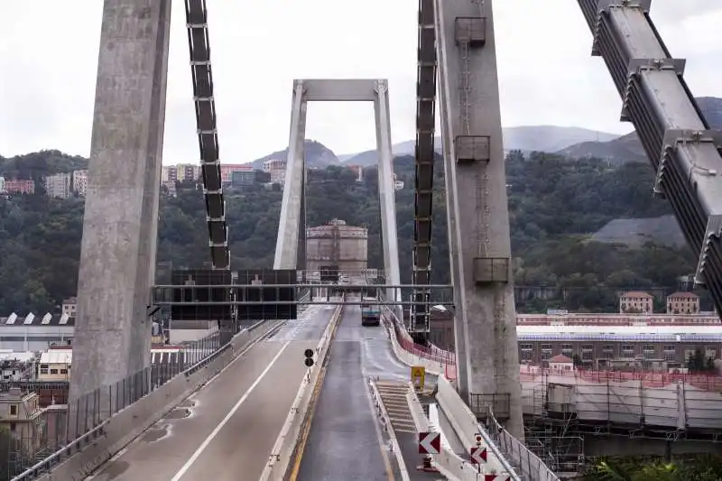 crollo ponte morandi genova foto lapresse 3