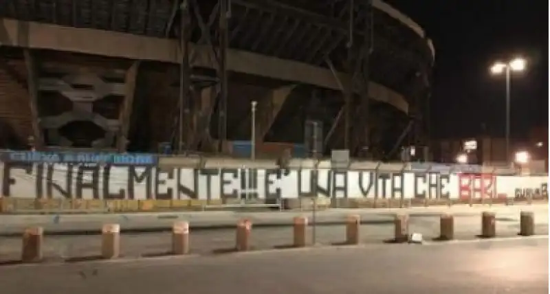 de laurentiis striscione