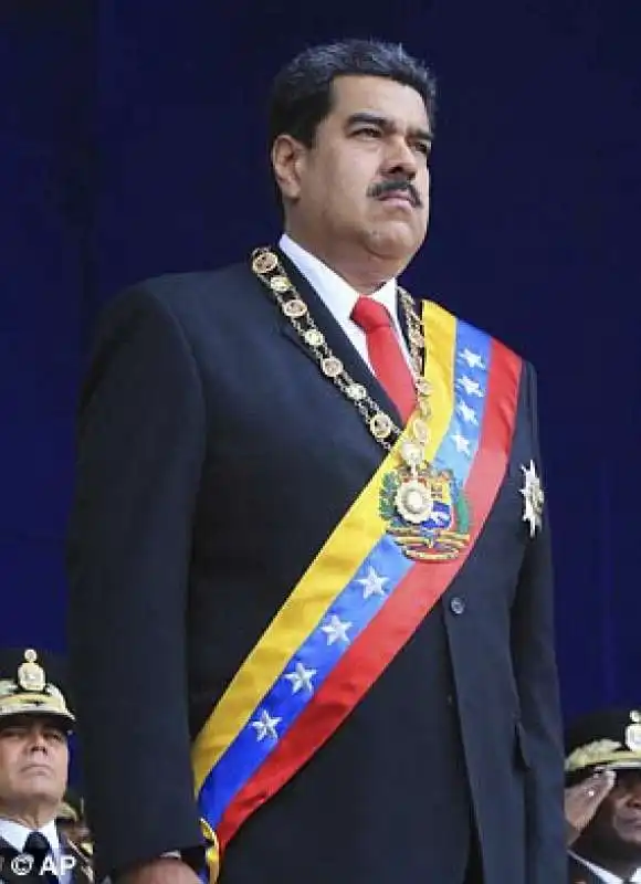 drone attacca il comizio di maduro  4