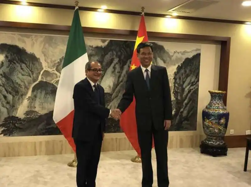 GIOVANNI TRIA CON IL MINISTRO DELL'ECONOMIA CINESE LIU KUN