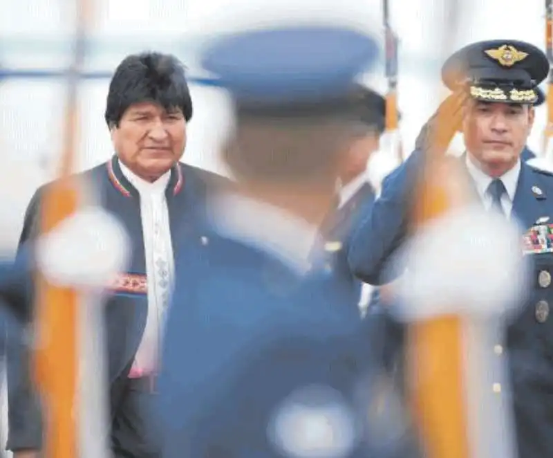 EVO MORALES SENZA LA MEDAGLIA DI SIMON BOLIVAR