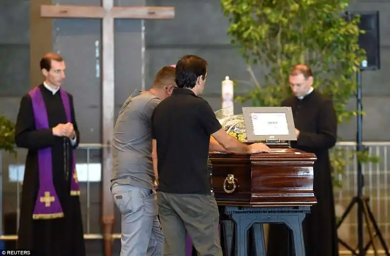 funerali per le vittime del crollo del ponte a genova 8