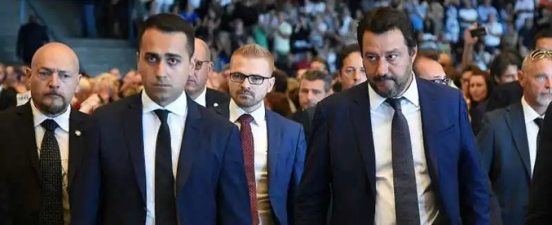 Genova - applausi a Di Maio e Salvini