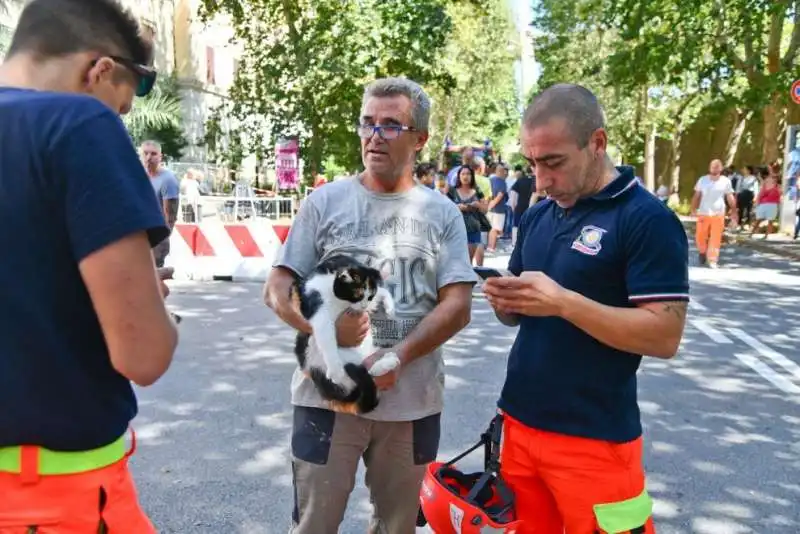 Genova, le case di via Walter Fillak, sotto il ponte crollato