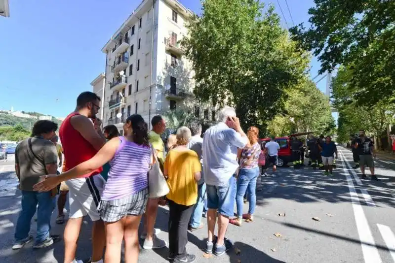 Genova, le case di via Walter Fillak, sotto il ponte crollato