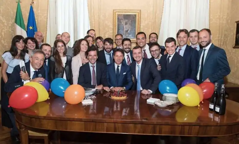 GIUSEPPE CONTE FESTEGGIA I 54 ANNI A PALAZZO CHIGI