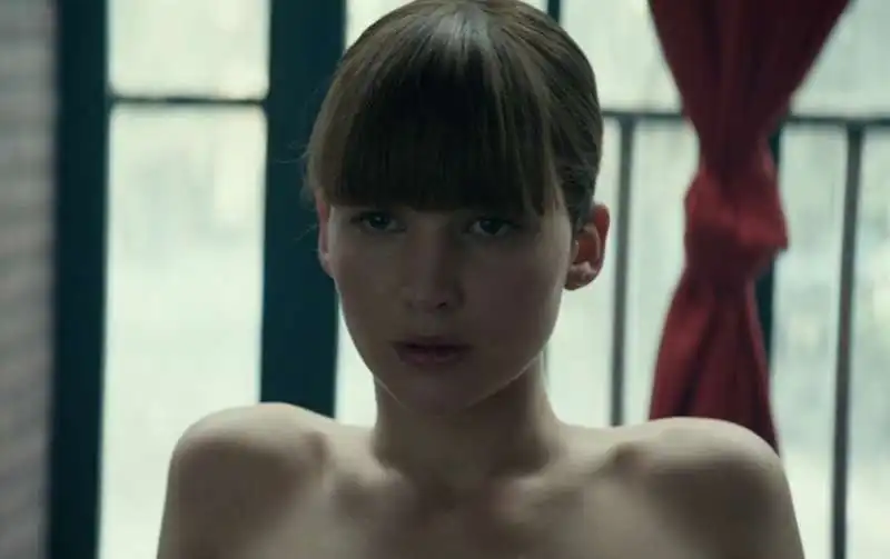 jennifer lawrence nuda in red sparrow  1