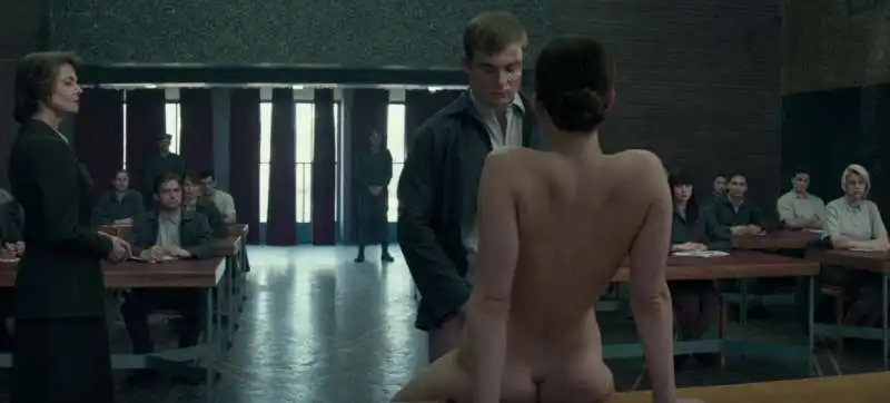 jennifer lawrence nuda in red sparrow  3