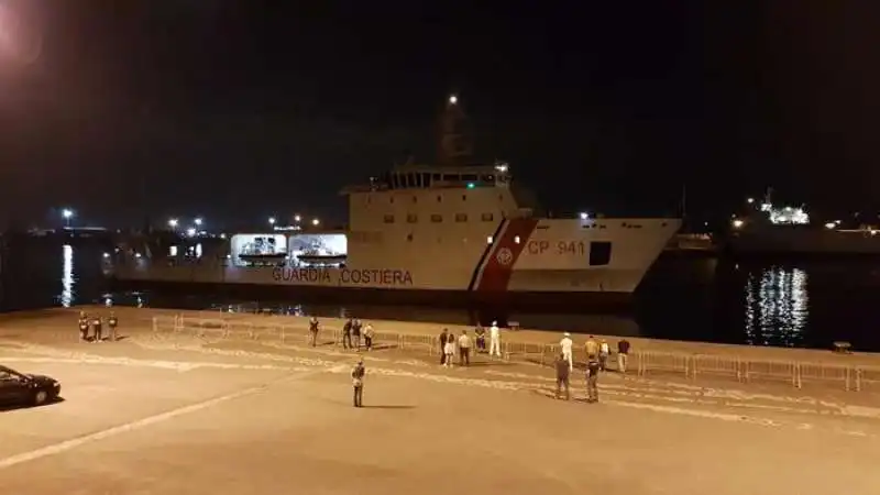 la nave diciotti a catania 10