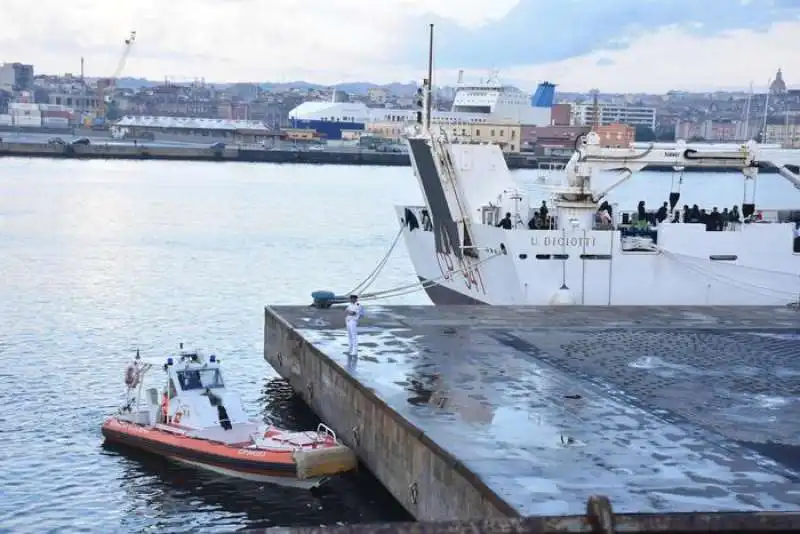 la nave diciotti a catania 6