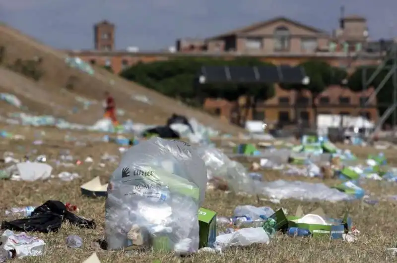 la spazzatura dei papa boys al circo massimo 44