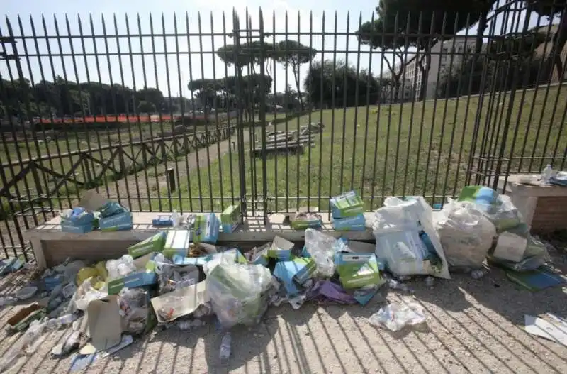 la spazzatura dei papa boys al circo massimo 46