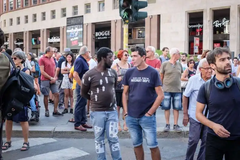 manifestazione a milano contro salvini e orban 2