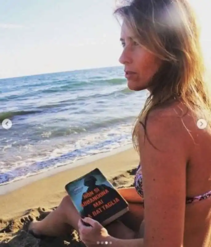 MARIA ELENA BOSCHI AL MARE