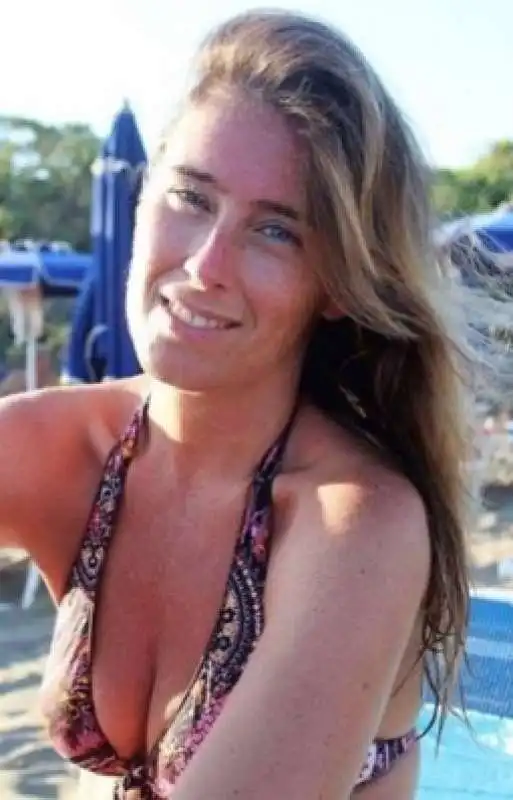 MARIA ELENA BOSCHI AL MARE