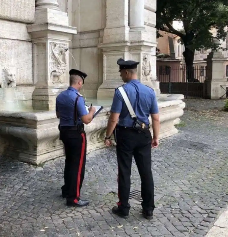 marocchino si fa il bagno nella fontana di piazza trilussa 1