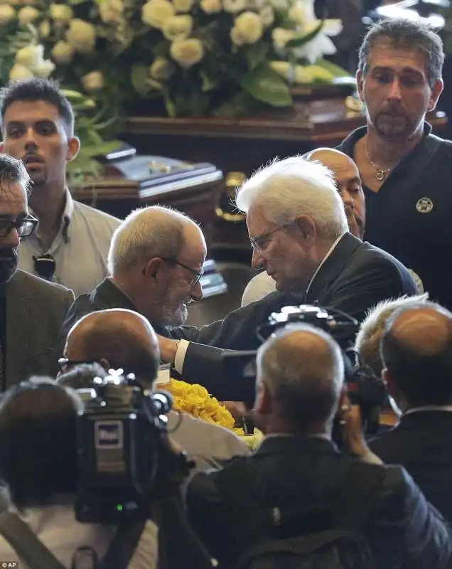 mattarella ai funerali per le vittime del crollo del ponte a genova