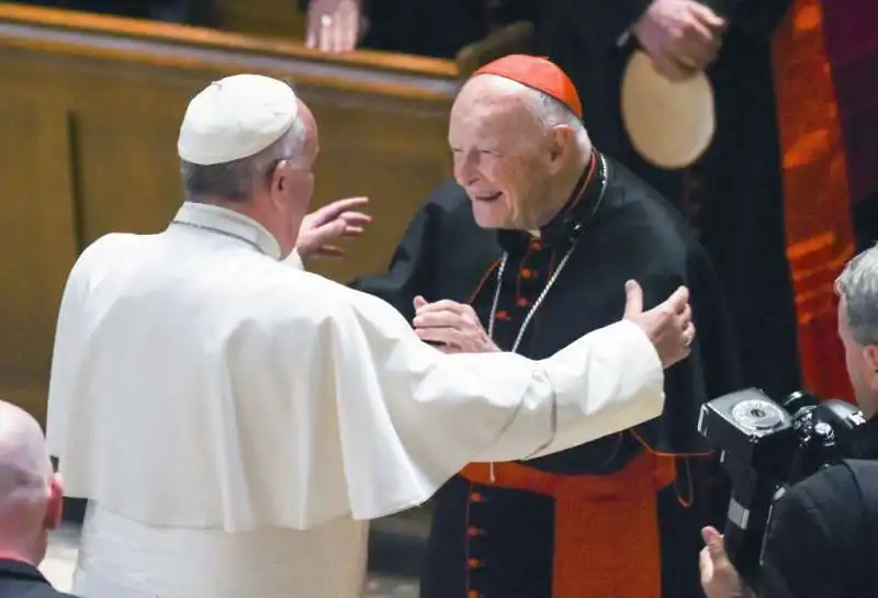 papa francesco bergoglio con il cardinal theodore mccarrick