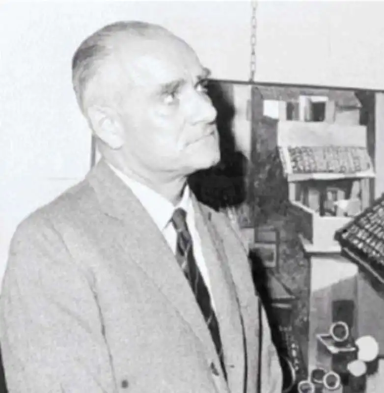 ALBERTO MORAVIA