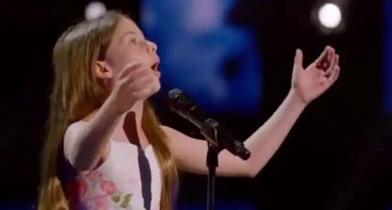 america's got talent, emanne beasha canta caruso 6