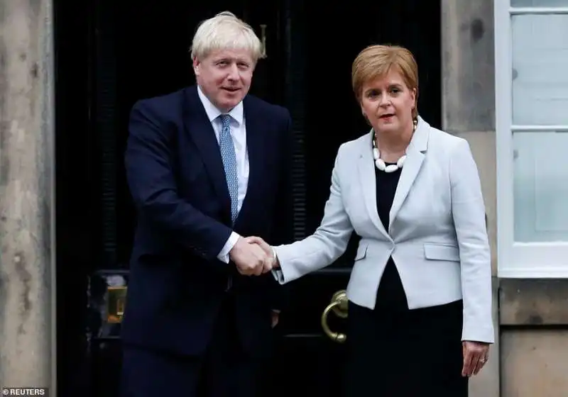 boris johnson con la premier scozzese nicola sturgeon 2