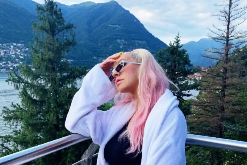 christina aguilera al lago di come