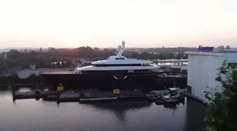 come si costruisce un mega yacht 2