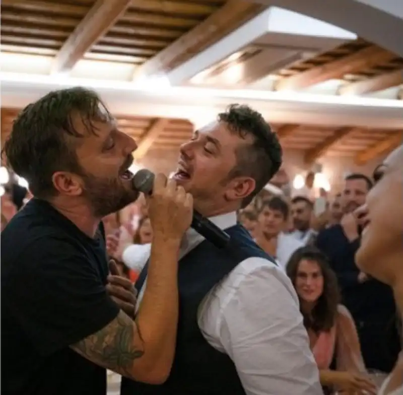 cremonini canta al matrimonio di uccio