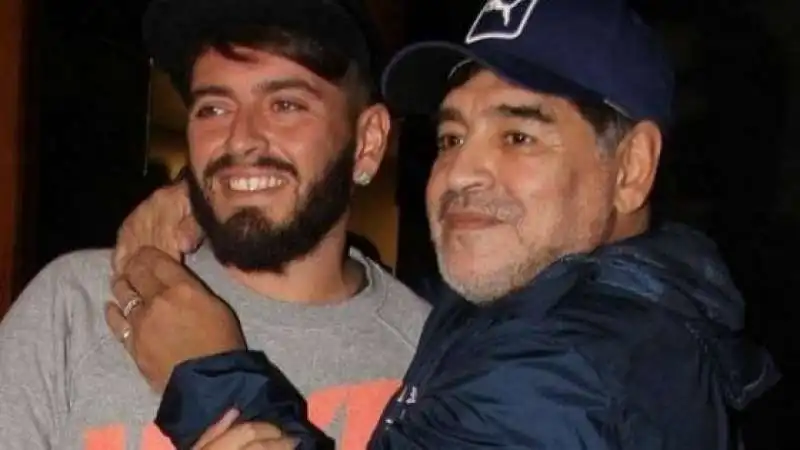 DIEGO MARADONA E IL FIGLIO DIEGO SINAGRA