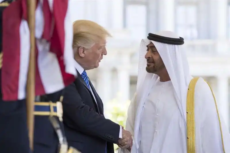 donald trump con lo sceicco mohamed bin zayed al nahyan 3