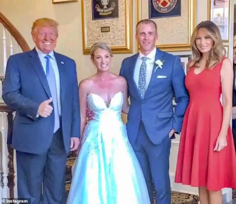 donald trump si imbuca a un matrimonio a bedminster 1