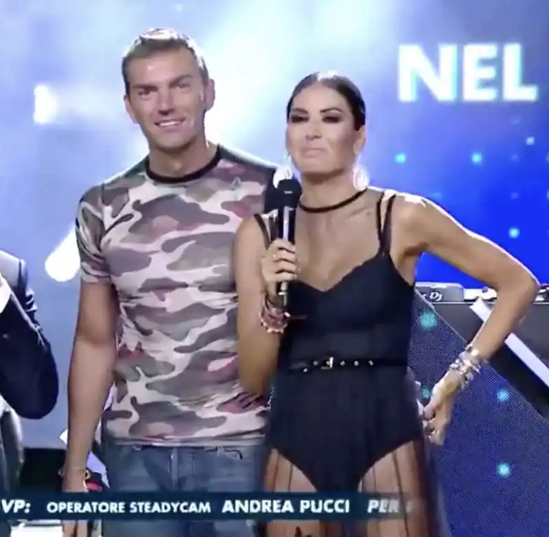 gabry ponte allunga la mano sul culo di elisabetta gregoraci 3