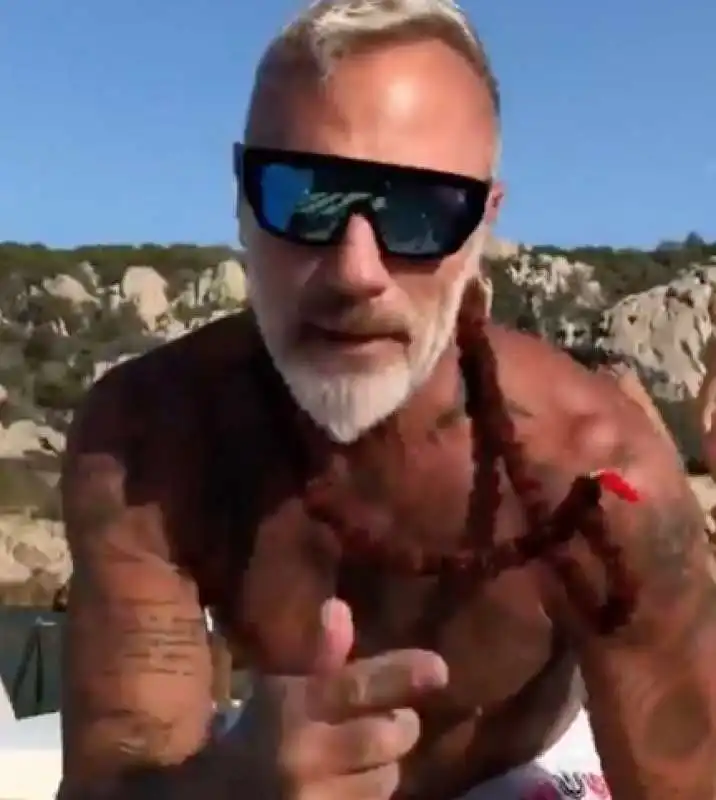 gianluca vacchi 10