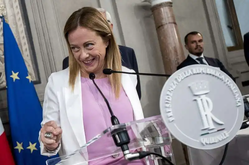 giorgia meloni al quirinale per le consultazioni 2