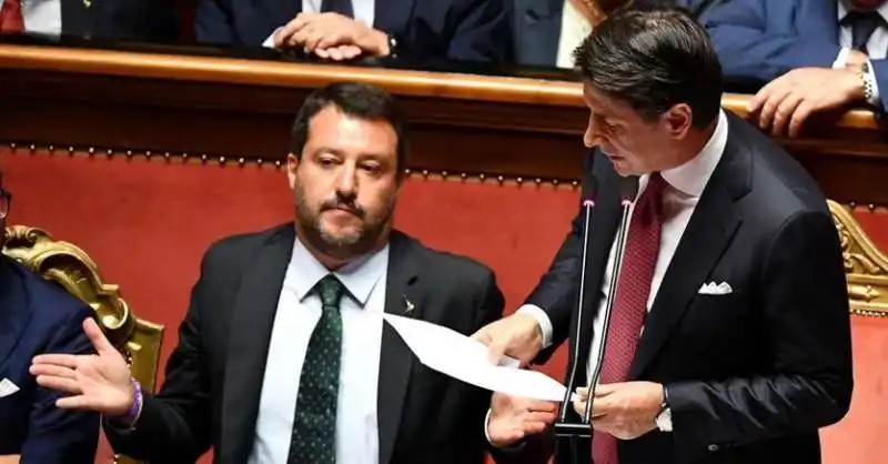 giuseppe conte contro salvini in senato